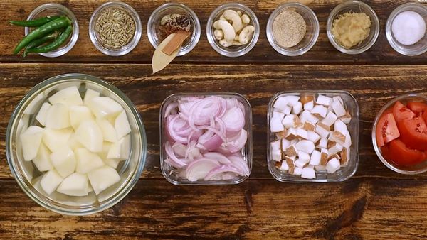 Veg paya with potato and raw coconut paste know the easy process in telugu Veg paya with potato and raw coconut paste know the easy process in telugu