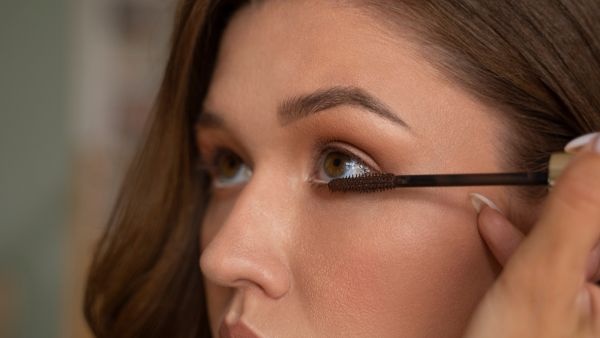 Making these mistakes while applying kohl to your eyes lead to eye problems Making these mistakes while applying kohl to your eyes lead to eye problems