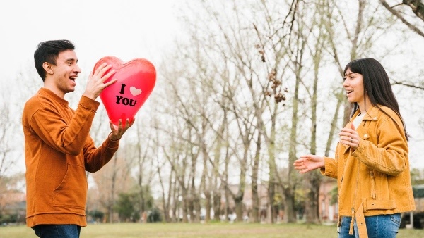 Here are the key points whether you feel in a relationship is love or infatuation Here are the key points whether you feel in a relationship is love or infatuation