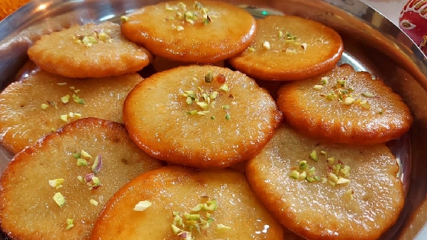 Melt in Your Mouth Malpua Recipe Make Sweet Shop Style Malpuas at Home in Telugu