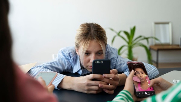Mental health tips How likes and comments are influencing the youth minds Mental health tips How likes and comments are influencing the youth minds