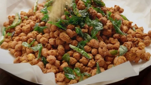 Sweet-shop style peanut pakodi for an evening snack at home