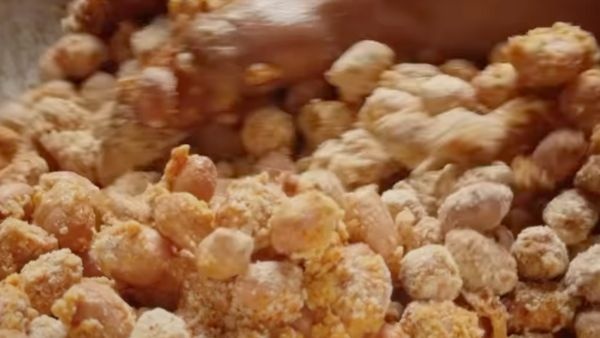 Sweet-shop style peanut pakodi for an evening snack at home