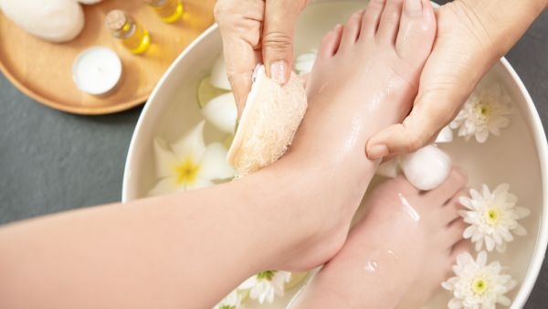 cracked feet during the monsoon season get a pedicure twice a week cracked feet during the monsoon season get a pedicure twice a week