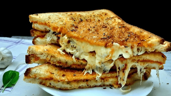 Busy Mornings Make This Quick Cheesy Garlic Onion Sandwich in Just 5 Mins Recipe in Telugu Busy Mornings Make This Quick Cheesy Garlic Onion Sandwich in Just 5 Mins Recipe in Telugu