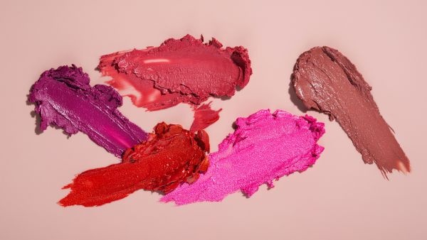 Dry lips reasons mistakes women make when buying lipstick