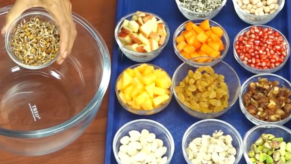 A multivitamin nut salad that provides a full range of vitamins for everyone A multivitamin nut salad that provides a full range of vitamins for everyone