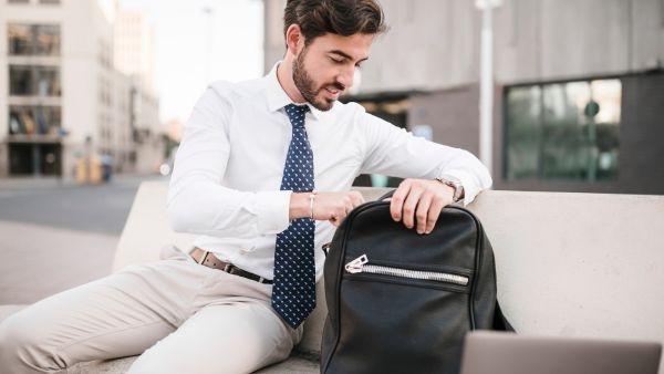 Do not keep your office bag this way affects career and financial situation Do not keep your office bag this way affects career and financial situation