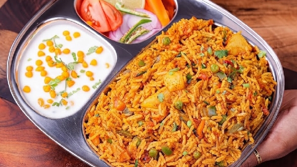 Mumbai Street Style Tawa Pulao Recipe in Telugu Mumbai Street Style Tawa Pulao Recipe in Telugu