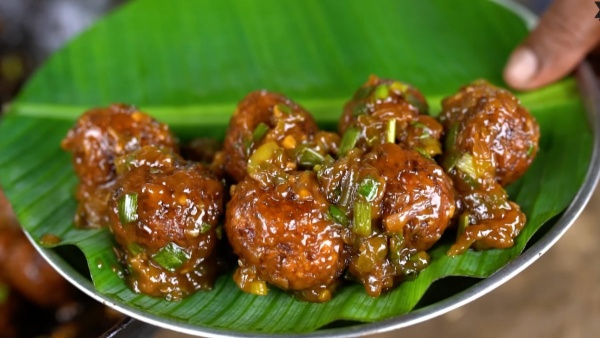 Street style veg manchurian recipe with crispy and crunchy taste for evening snacks Street style veg manchurian recipe with crispy and crunchy taste for evening snacks