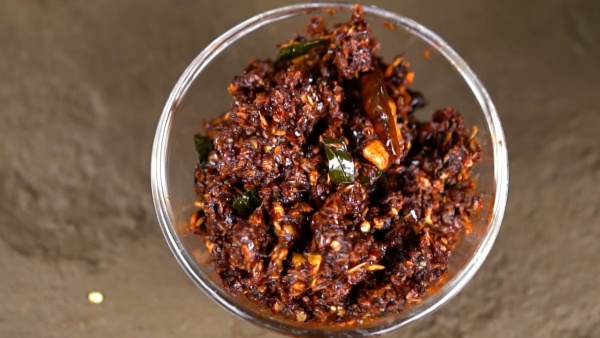 Garlic-Chilli Chutney That Relieves Sore Throat and seasonal viral infections
