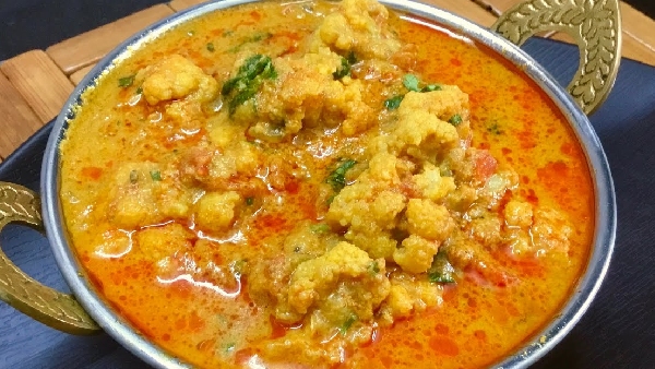 Step by Step Saravana Bhavan Style Cauliflower Kurma Recipe in Telugu Step by Step Saravana Bhavan Style Cauliflower Kurma Recipe in Telugu