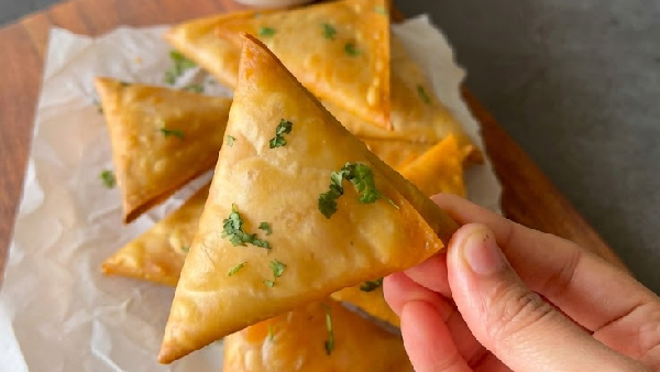 Crispy Cheese Paneer Samosa Recipe in Telugu Easy Evening Snack at Home Crispy Cheese Paneer Samosa Recipe in Telugu Easy Evening Snack at Home