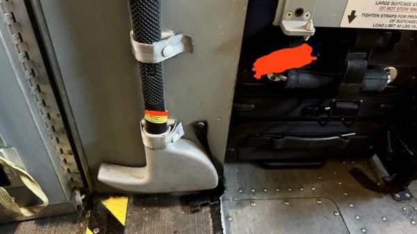 Reasons behind crash axe in cockpit know the reasons behind fly dubai incident Reasons behind crash axe in cockpit know the reasons behind fly dubai incident