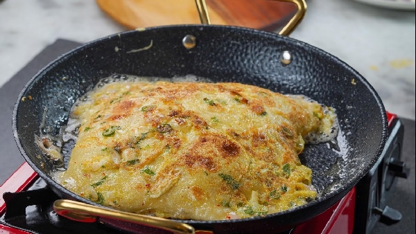 Quick and tasty breakfast recipe how to make fluffy egg paratha in just 5 minutes Quick and tasty breakfast recipe how to make fluffy egg paratha in just 5 minutes