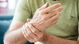 Hath Ki Nas Block Hone Ke Lakshan:Hath Ki Nas Block Kyu Hoti Hai,Ilaj | Kya Karna Chahie ?