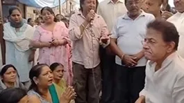 Arun Govil at the Meerut Central Market: People broke down in tears during the women's protest