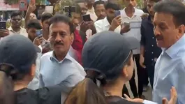 Mumbai Woman Viral Video: Traffic Jam Clash with Minister Girish Mahajan | Controversy Explained