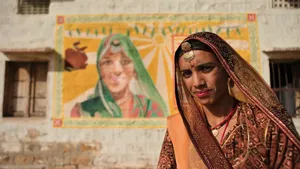 Ponds Transforms Ancient Art Into A Living Canvas For Sun Protection With Sun Portraits