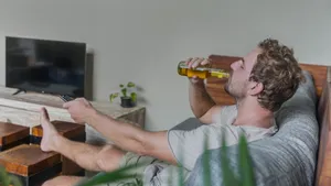 Screen Time Diet And Alcohol The Triple Threat To Your Liver And Eyes