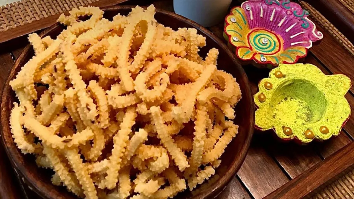 தீபாவளிக்கு கஷ்டப்பட்டு மாவு அரைக்காம இப்படி பட்டர் முறுக்கு செய்யுங்க.. 1 மாசம் வரை வெச்சு சாப்பிடலாம்!