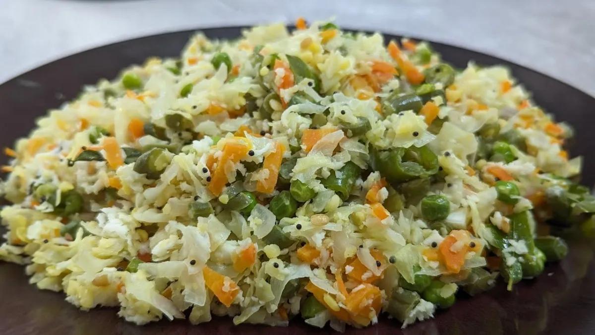 முட்டைக்கோஸை வழக்கமான பொரியல் செய்யாம இந்த மாதிரி கதம்ப பொரியல் செய்யுங்க - டாப்பா இருக்கும்